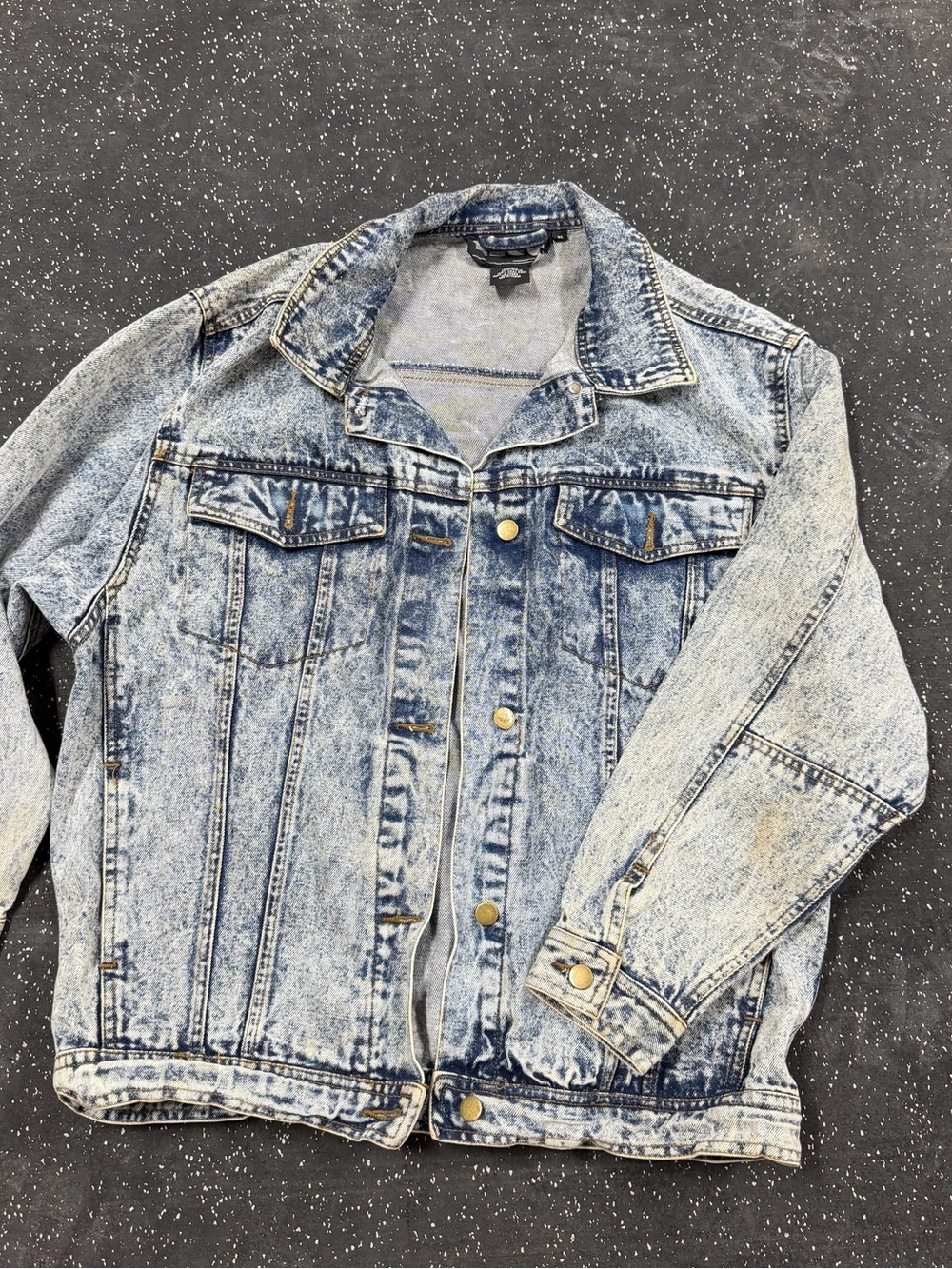 Vintage-Inspired Light Blue Acid Wash Denim Jacket - Unbranded